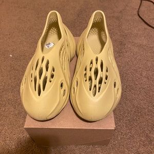 Yeezy Foam Runner ‘Sulfur’ Size 9